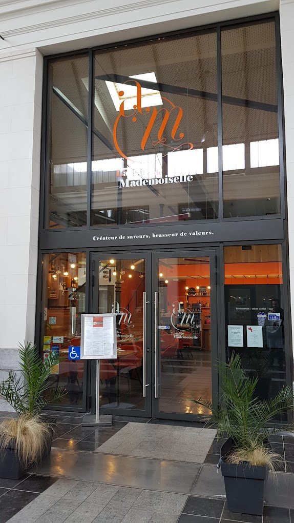 Devanture de L'Atelier Mademoiselle